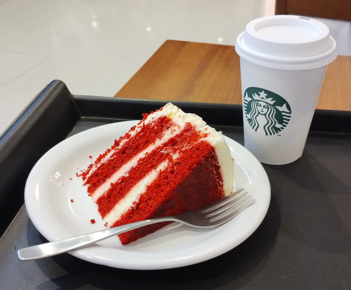 Baunilha Latte e bolo Red Velvet