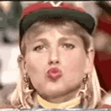 kiss-mwah.gif